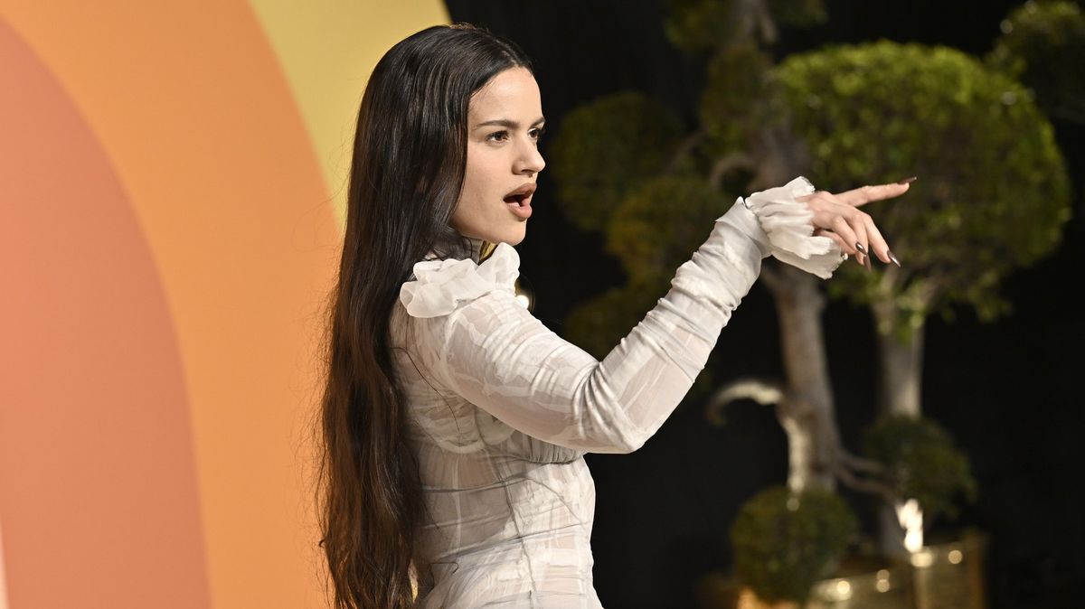 RECENZE: Rosalía povýšila pop. Našla jeho jinou, zajímavou podobu a zpívá čtrnácti jazyky